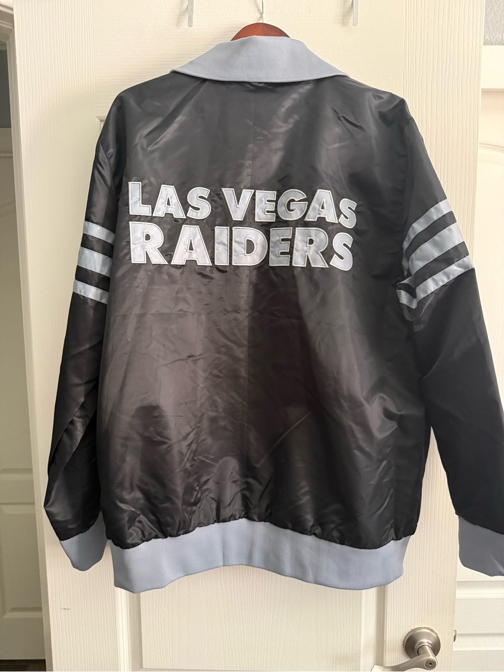 STARTER Black Satin Las Vegas Raiders Jacket with Gray Trim - Picture 4 of 10